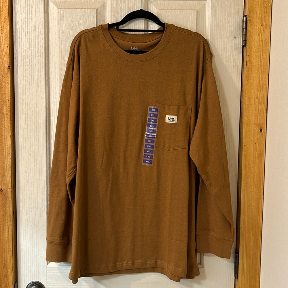 NWT Lee Brown Crew Neck Pullover Shirt